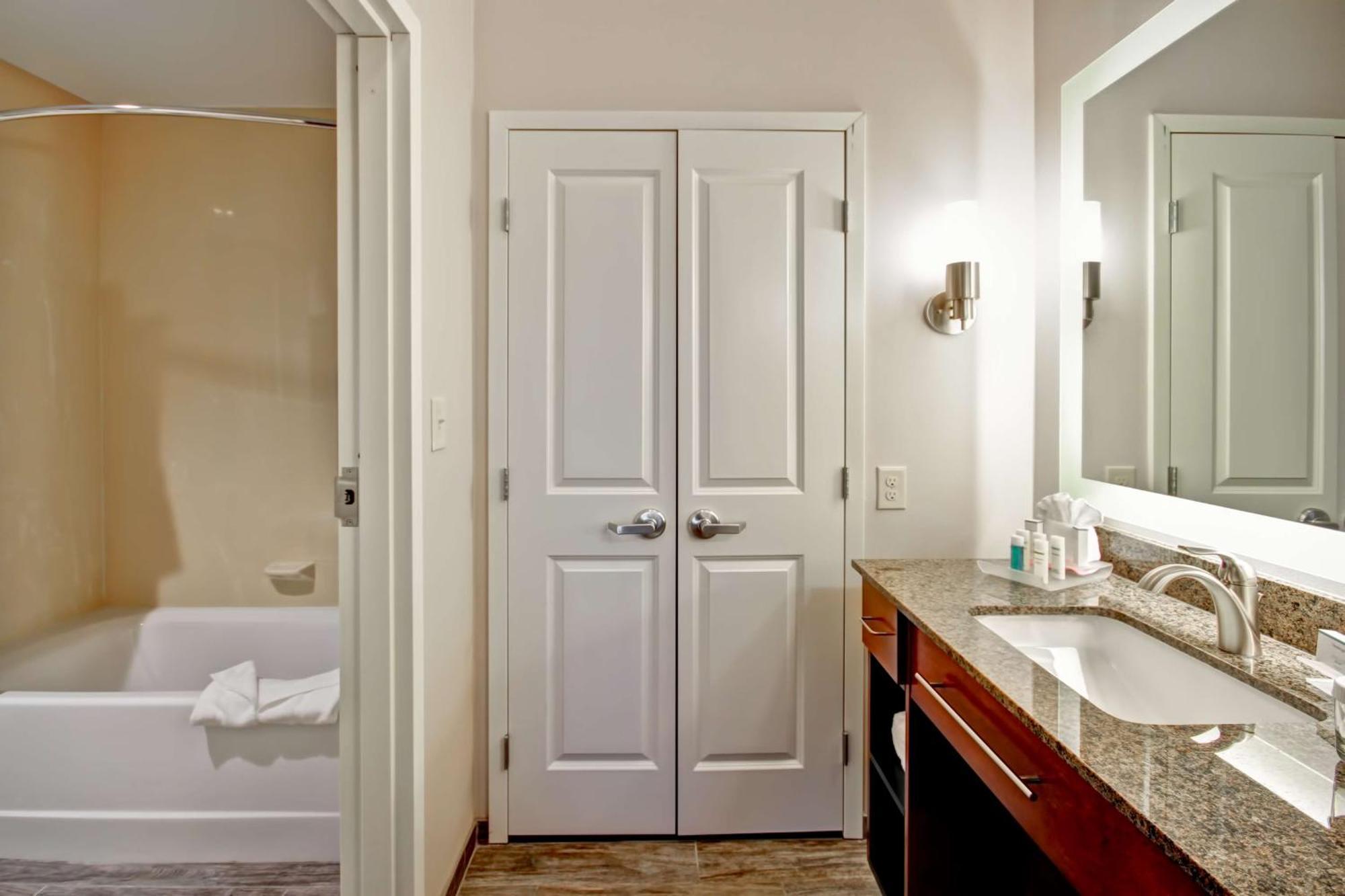 Homewood Suites By Hilton Грийли Екстериор снимка